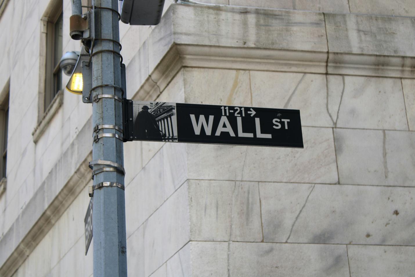 A street sign on a poleAI-generated content may be incorrect.