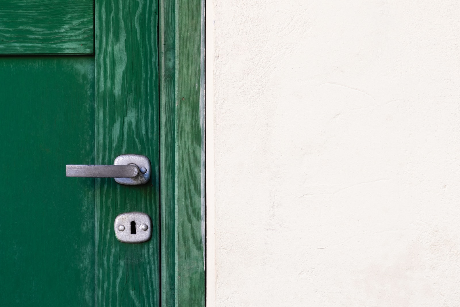 Another picture I took today at the botanical garden. I admit they painted the door the color corresponding to the place ;)